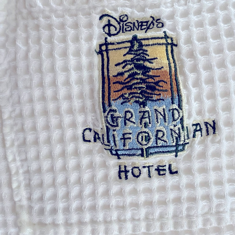 RARE! DISNEY PARKS GRAND CALIFORNIAN ROBE ~ OS